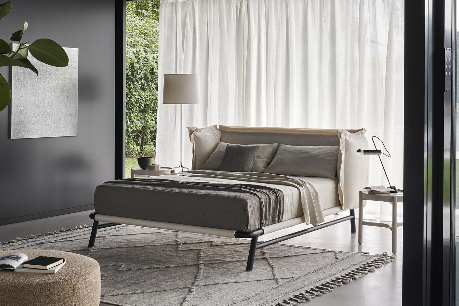 Кровать EDOARDO с воланами от Meridiani