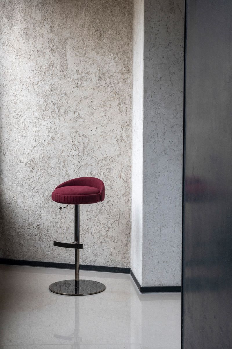 Барные поворотные стулья PLISSE от Potocco