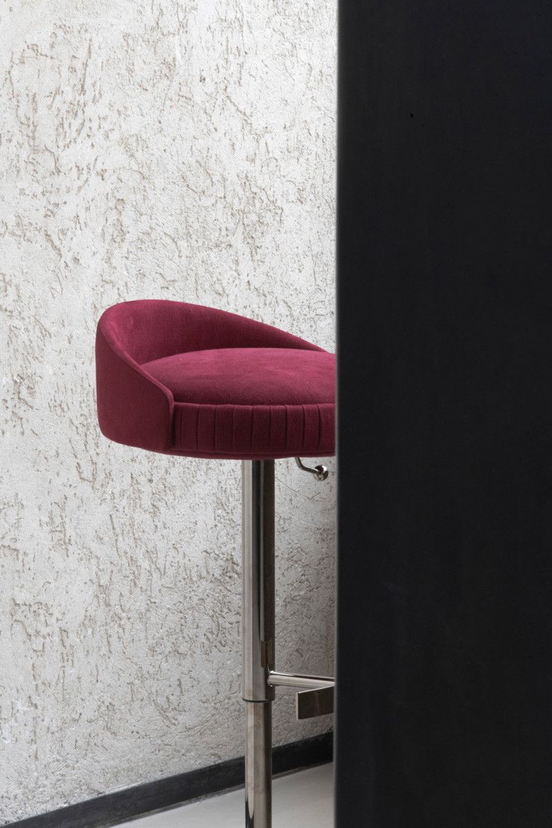 Барные поворотные стулья PLISSE от Potocco