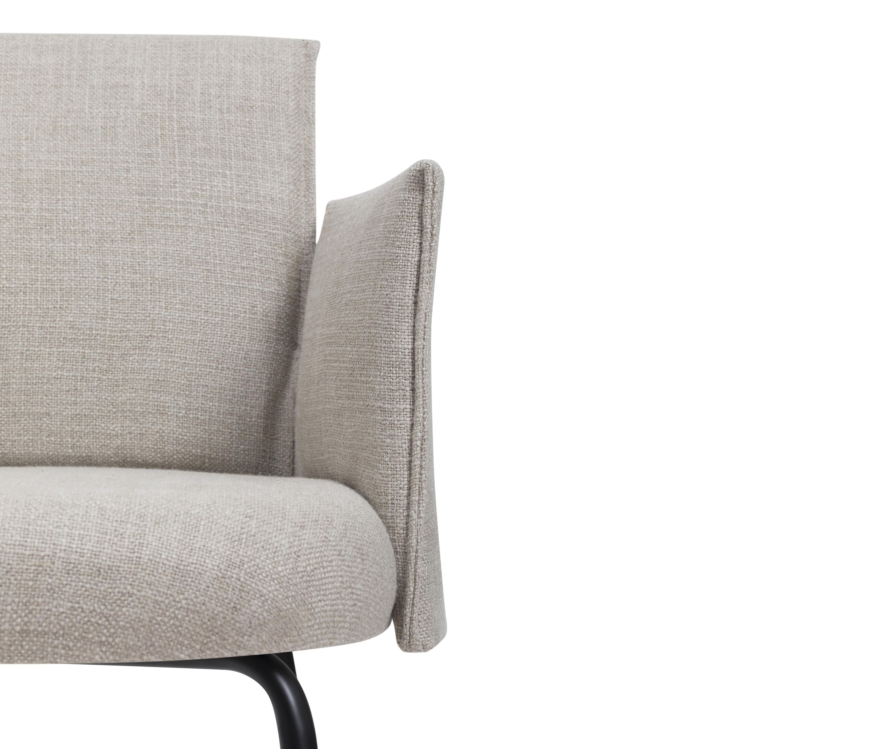 Cтул с подлокотниками AYRA от Lema