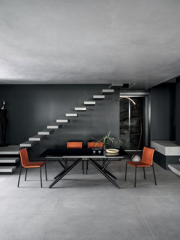 Стулья SHAPE с подлокотниками и без