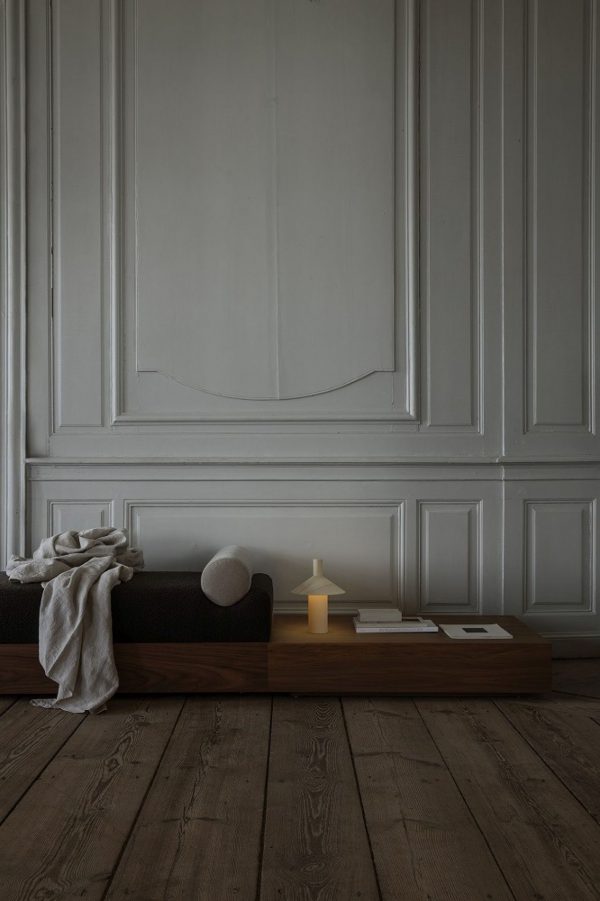 Портативная настольная LED лампа PEPA