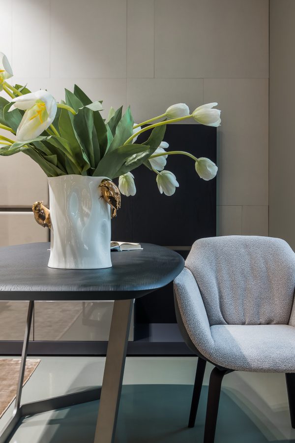 Вращающиеся мягкий стул с подлокотниками NAOS