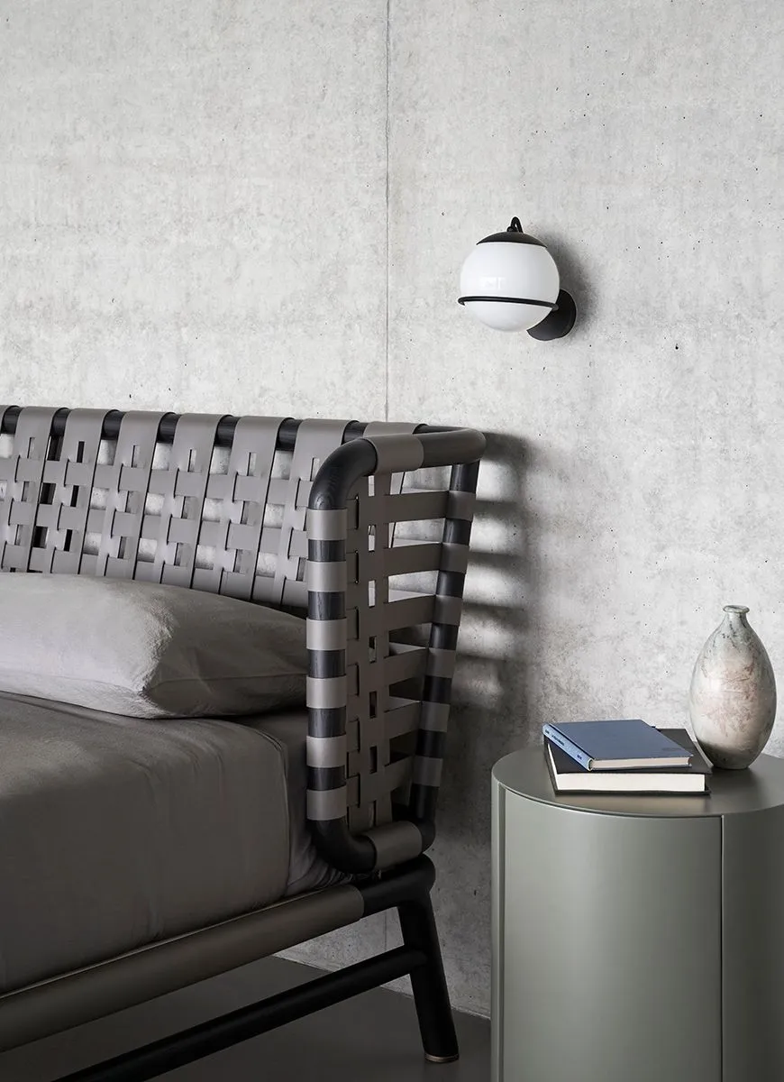 Кровать EDOARDO с кожаным плетением от Meridiani