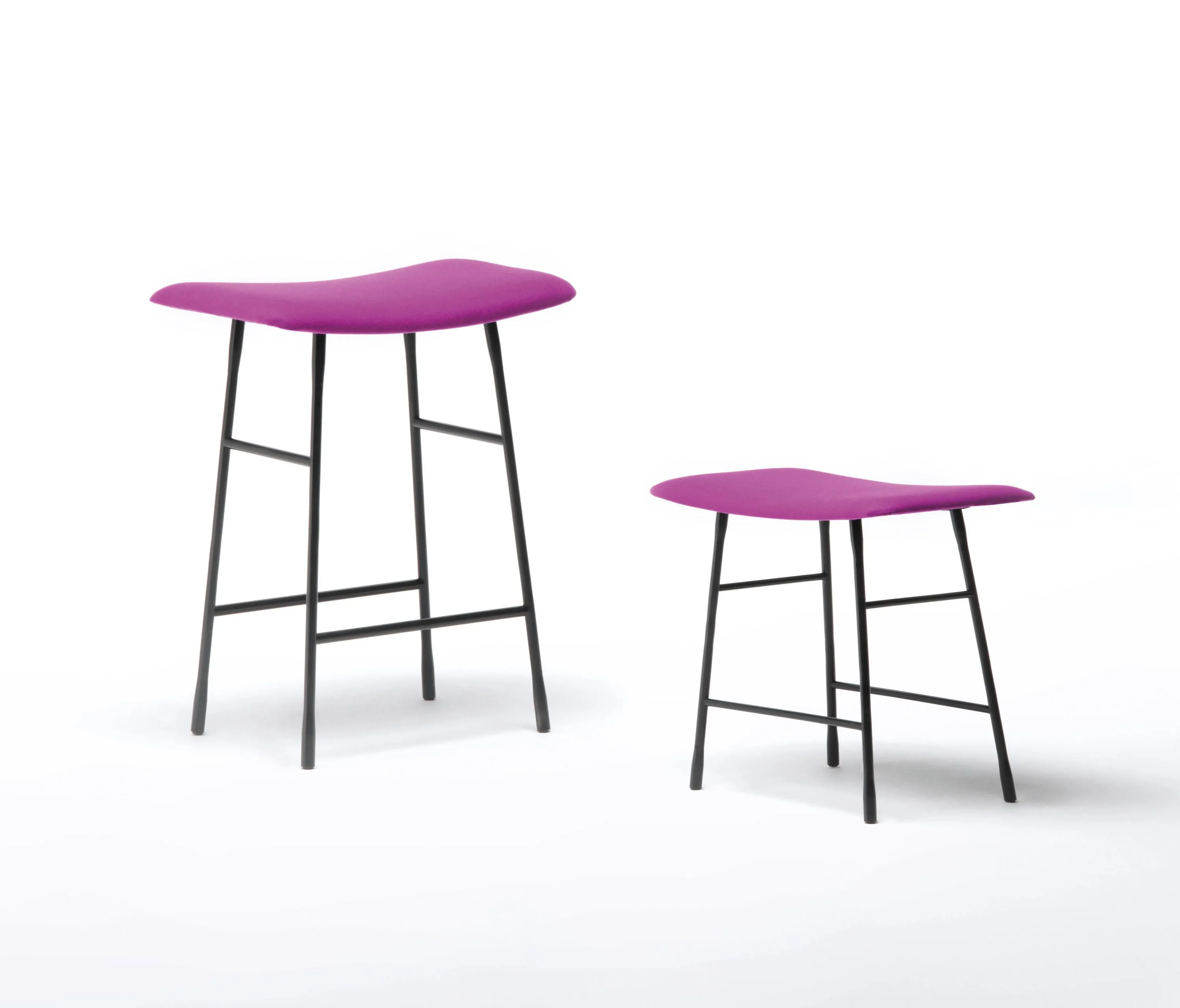 Барные стулья HINGE от Living Divani