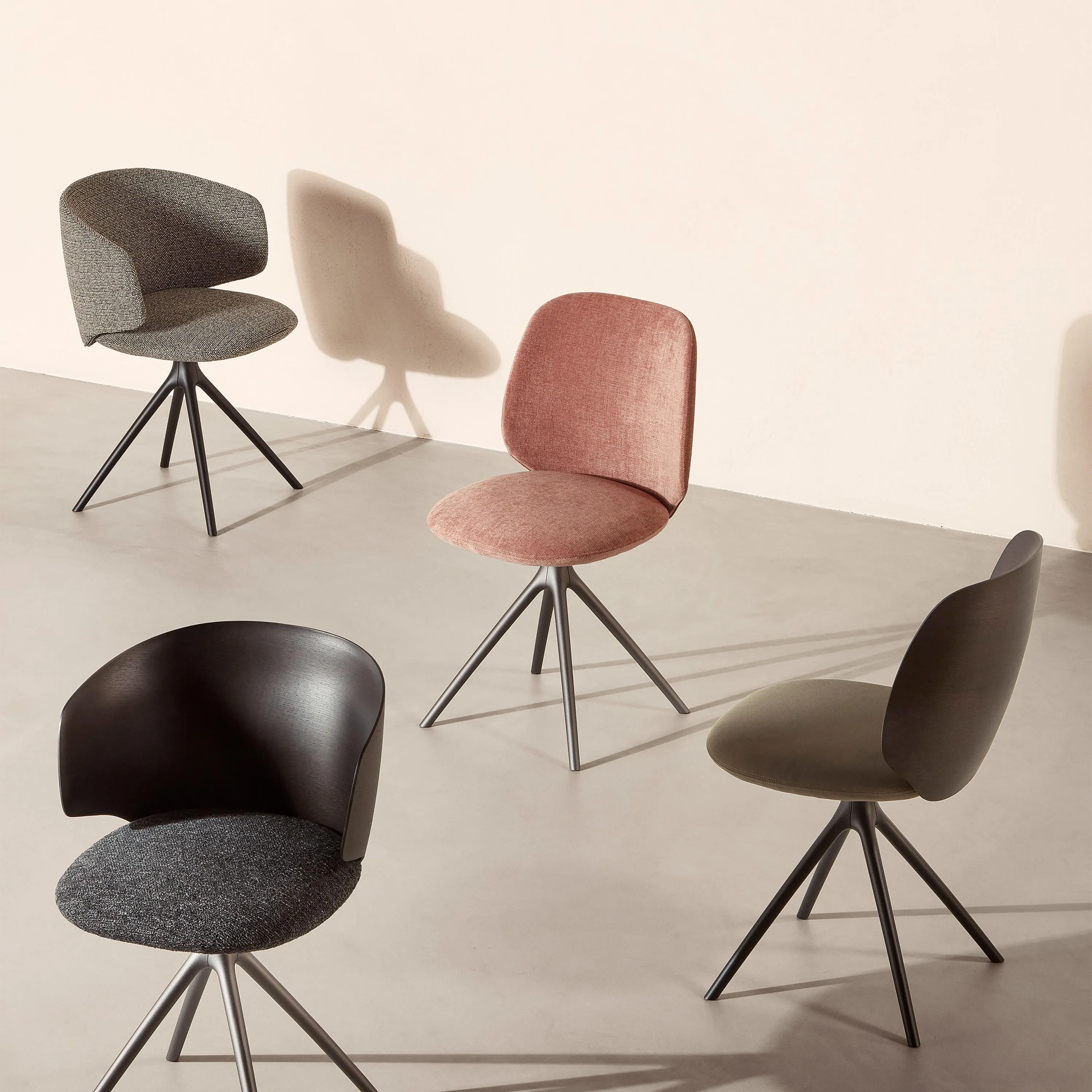 Мягкий поворотный стул UNIVERSAL от MDF Italia