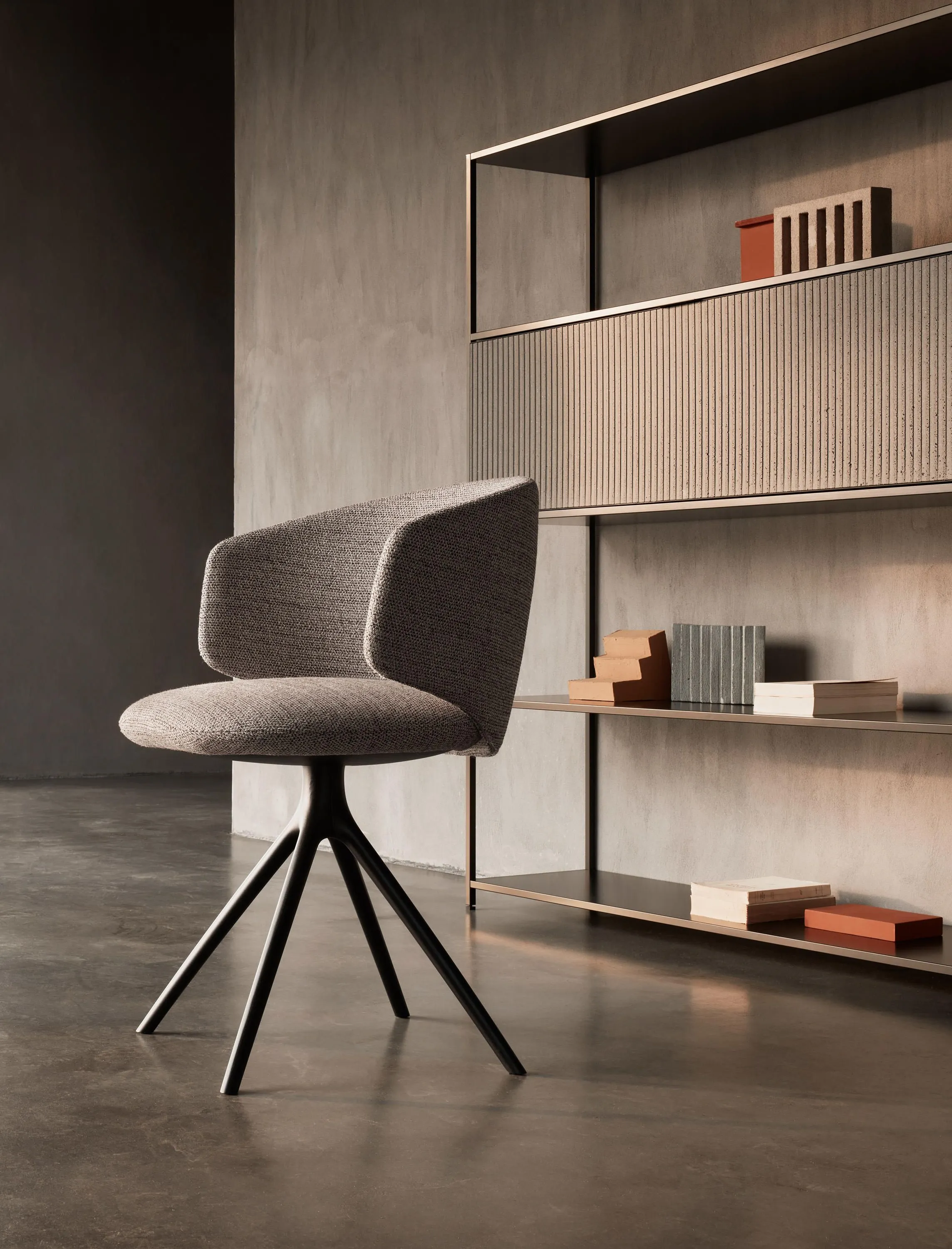 Мягкий поворотный стул UNIVERSAL от MDF Italia