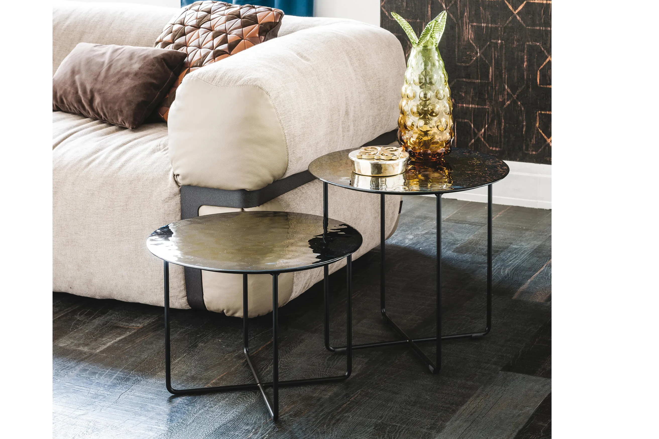 Журнальные столики VINYL с топом из муранского стекла от Cattelan Italia