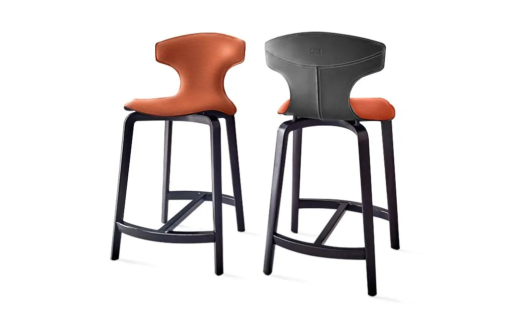 Барные стулья MONTERA от Poltrona Frau