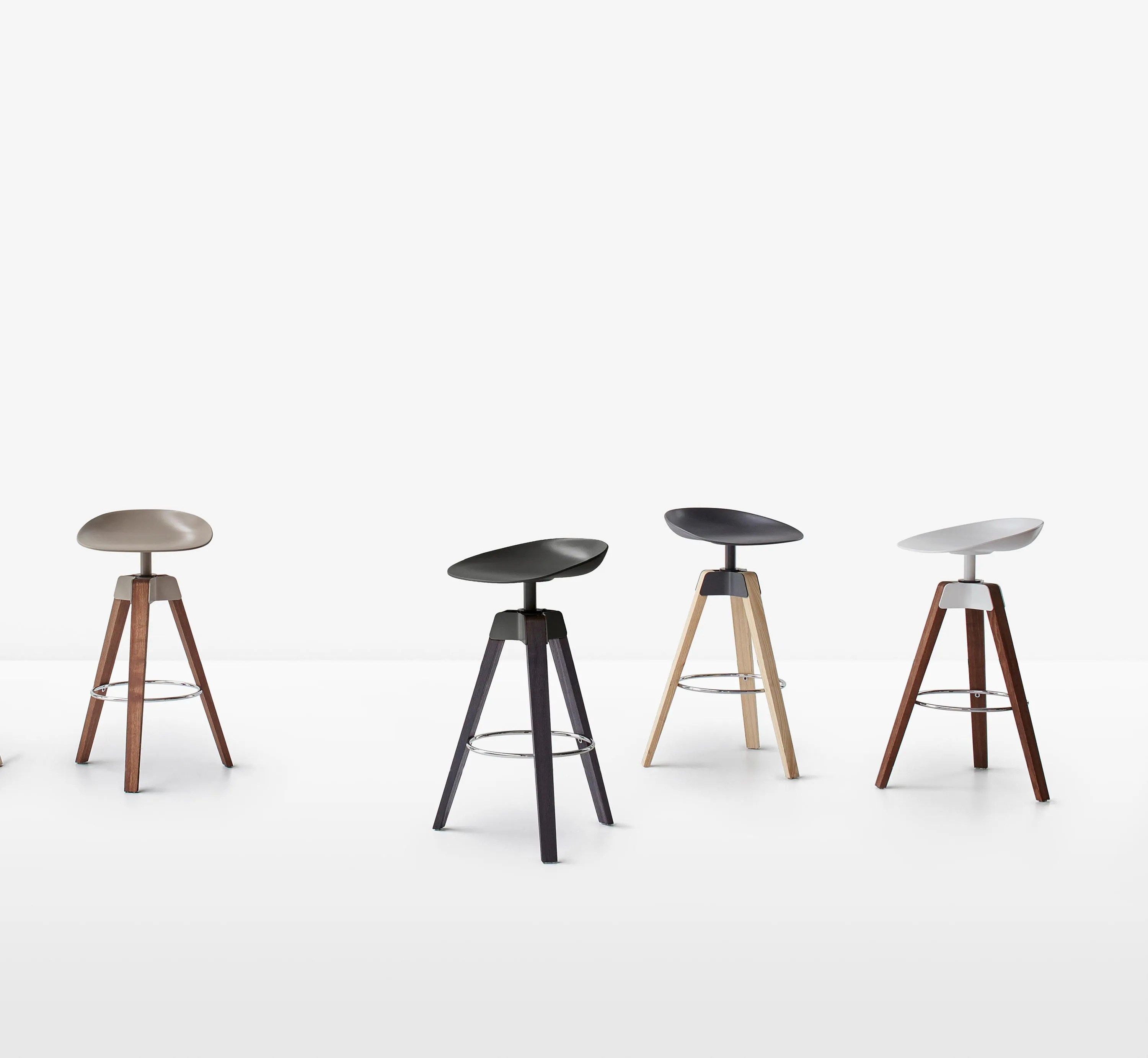 Барные стулья PLUMAGE от Bonaldo