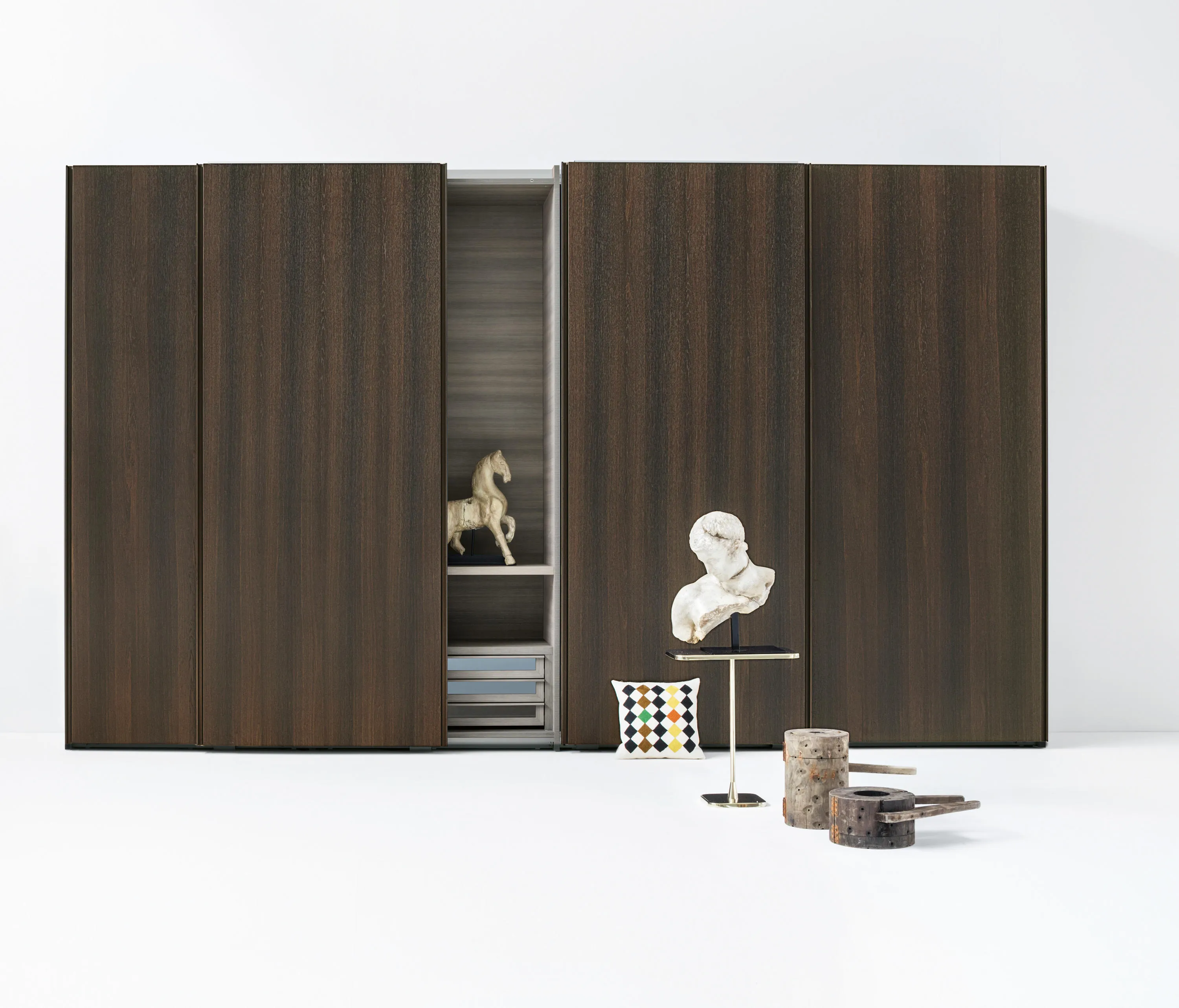 Гардеробный шкаф-купе TEXT от Lema