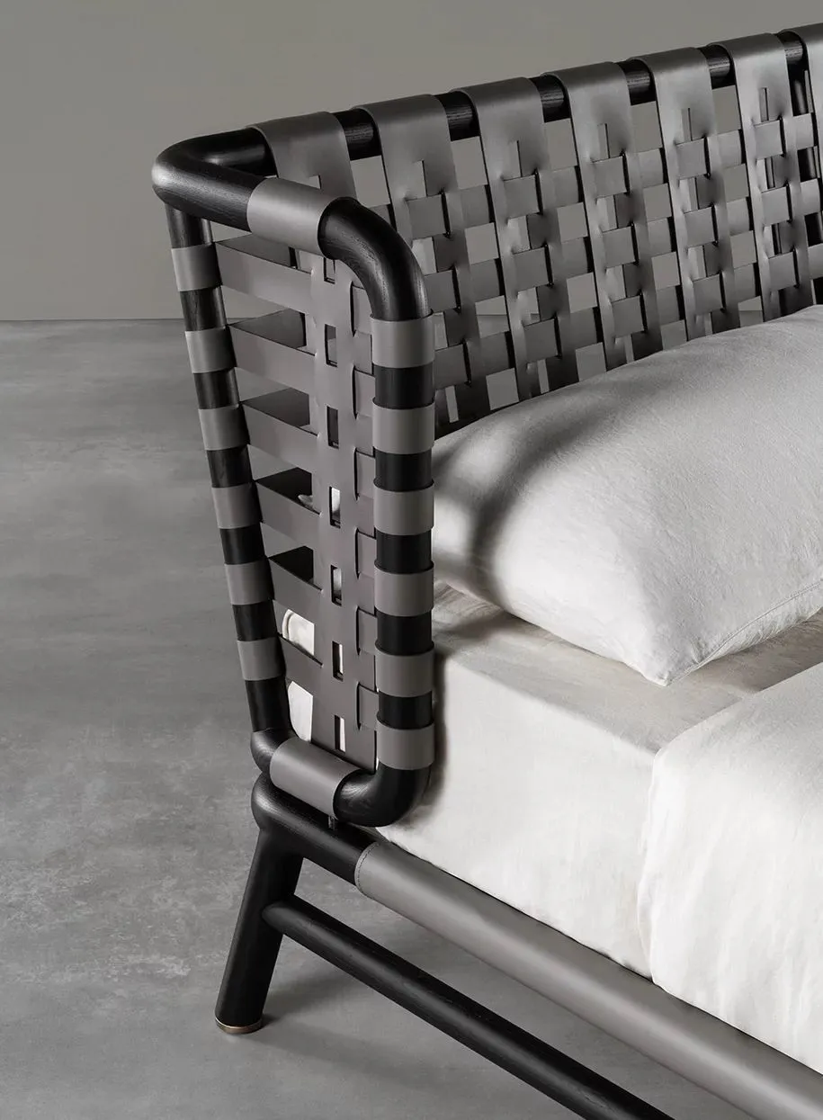 Кровать EDOARDO с кожаным плетением от Meridiani