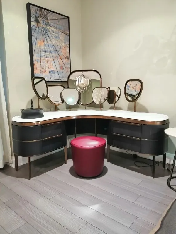 Туалетный стол Kara Mobile Make-Up с зеркалами